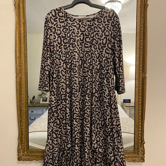 Chic Long Sleeve Leopard Print Dress - Picture 1 of 4